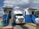 Truck enters 20km check south of Nogales Sonora